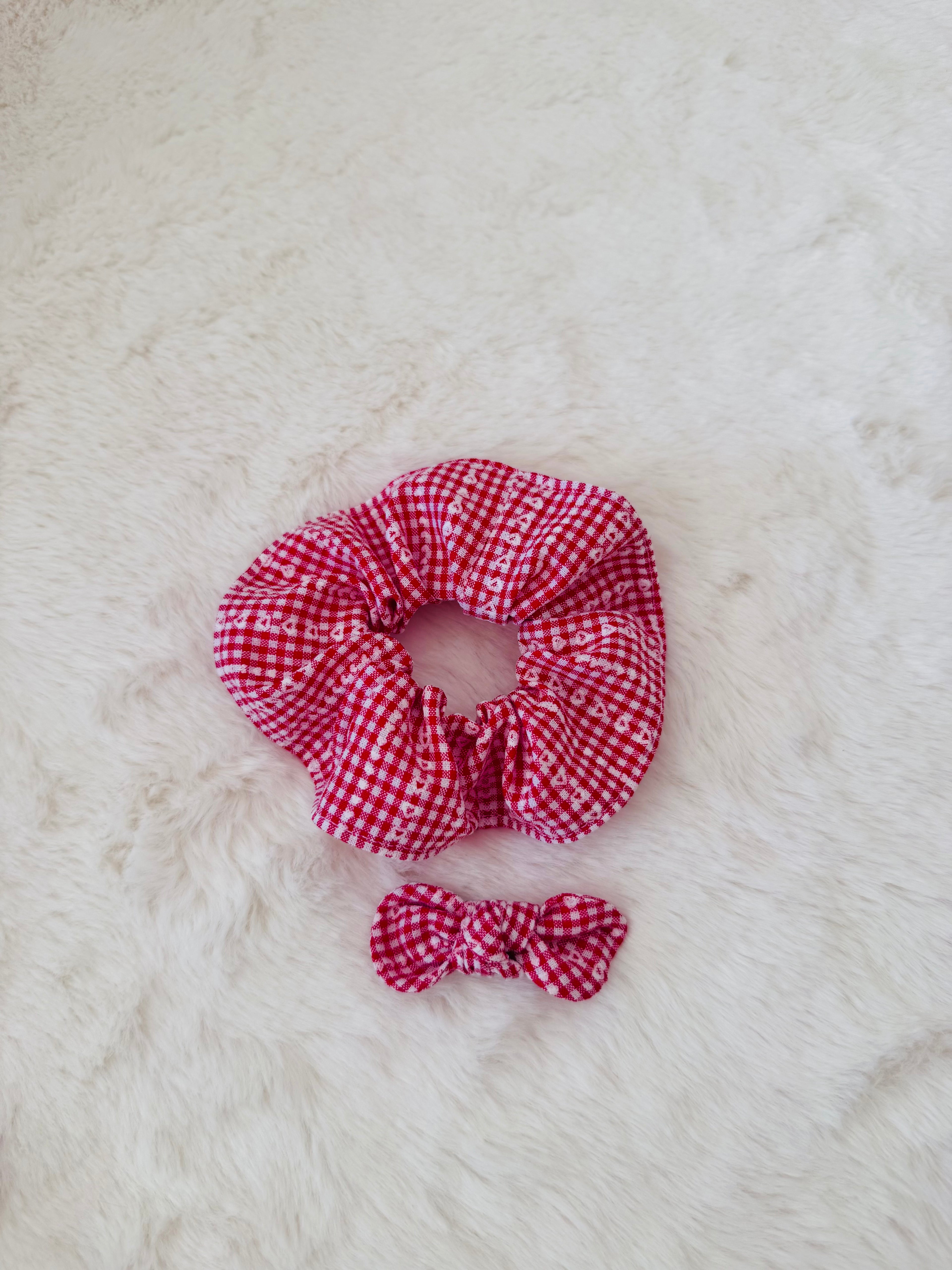 Chouchou Vichy rouge petits coeurs